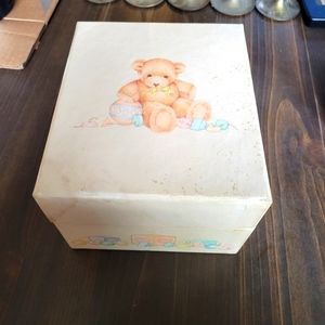 ❤️🩷❤️ Vintage Hallmark 1984 baby storage box with bear and toy print